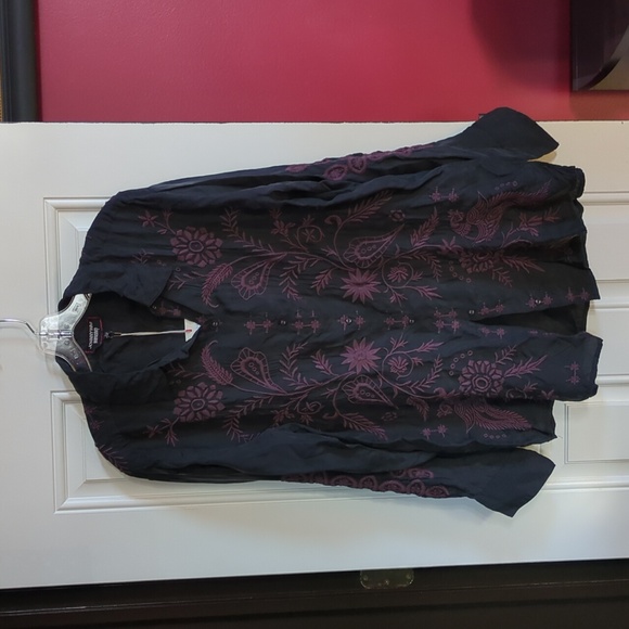 Johnny Was Chloe Burgundy on Black Embroidered Top L NWT - Picture 4 of 6